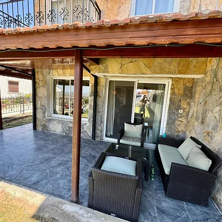Villa Yazlik Kleopatra Koyu Yaninda Çeşme