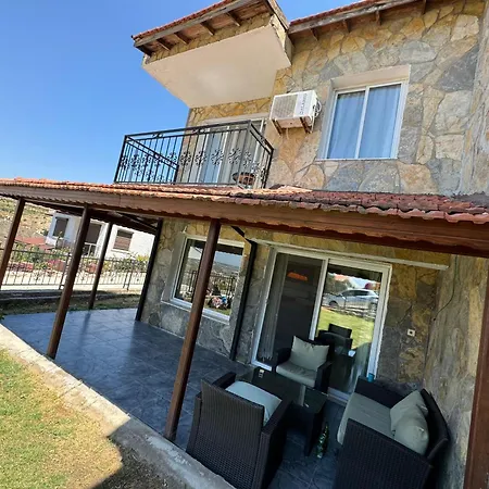 Yazlik Kleopatra Koyu Yaninda Villa Cesme