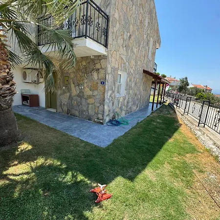 Yazlik Kleopatra Koyu Yaninda Cesme