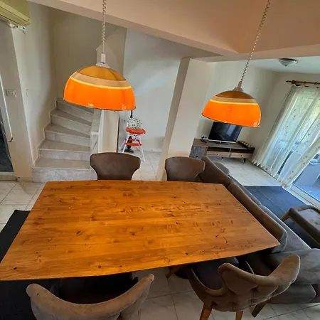 Villa Yazlik Kleopatra Koyu Yaninda Cesme