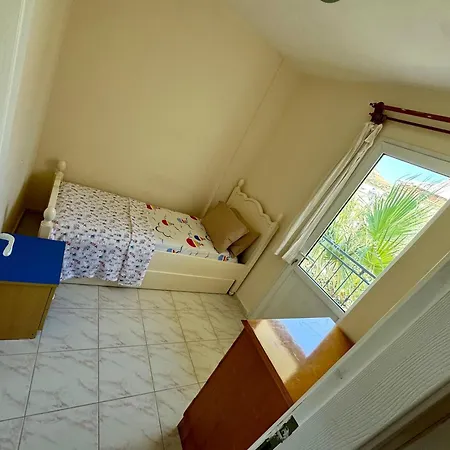 Yazlik Kleopatra Koyu Yaninda Cesme