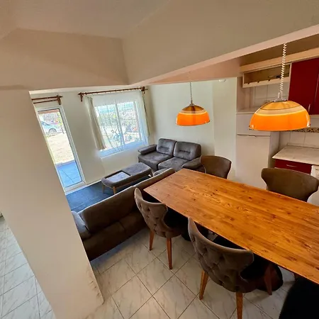 Yazlik Kleopatra Koyu Yaninda Villa *