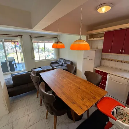 Yazlik Kleopatra Koyu Yaninda Villa Cesme