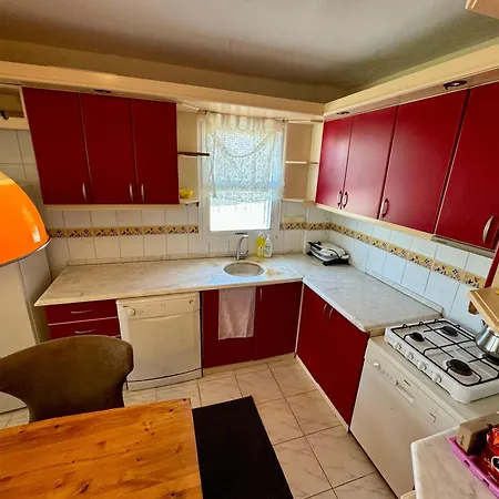 Yazlik Kleopatra Koyu Yaninda Cesme