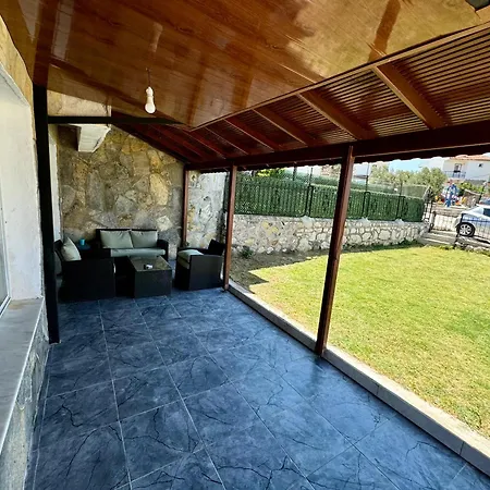 Yazlik Kleopatra Koyu Yaninda