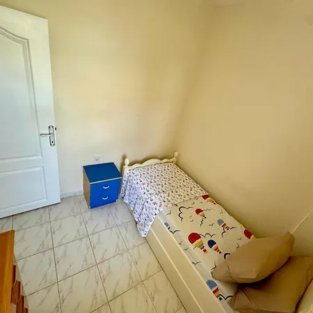 Yazlik Kleopatra Koyu Yaninda Cesme